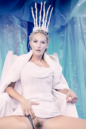 Mona Wales In Narnia: Jadis The White Witch A XXX Parody