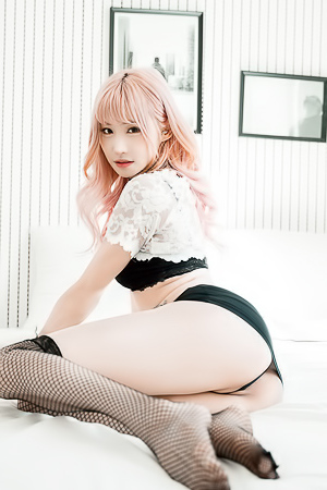 Girl Crush Taeri wants to seduce you in the bedroom