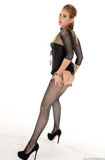 Kiki Cyrus In Fetish Bodysuit