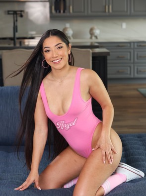 Madison Wilde In Acrobatic Sex With Wet Blowjob And Pussy Pounding