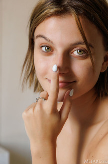 Zoelie Freckle-faced Beauty Bends Over So Her Black Pantyhose Stretch