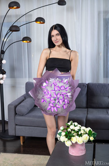 Posy Unshaven Natural Beauty Hopes She’ll Soon Have Even More Ardent Admirers