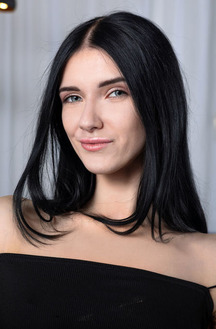 Posy Unshaven Natural Beauty Hopes She’ll Soon Have Even More Ardent Admirers