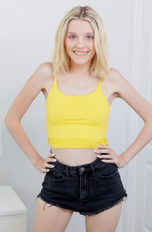 Maria Anjel Peel Off Her Clothes And Show Off Her Slim Sexy Body