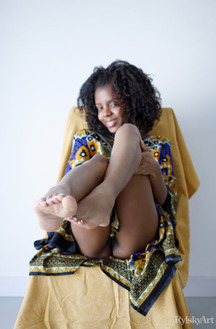 Sukki T Ebony Chick Spreads Her Legs