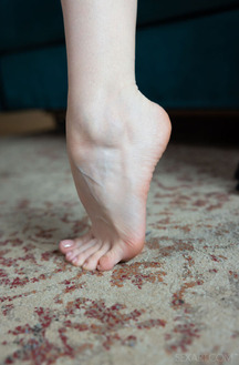 Minnie Lighter Delicate Folds Pout Open Invitingly As She Spreads Her Long Legs In A Wide Split