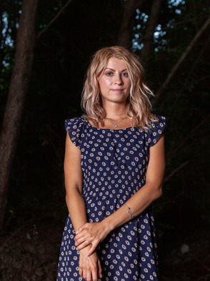 Claire Shelty Enjoys Pleasure Of Her Alfresco Orgasms