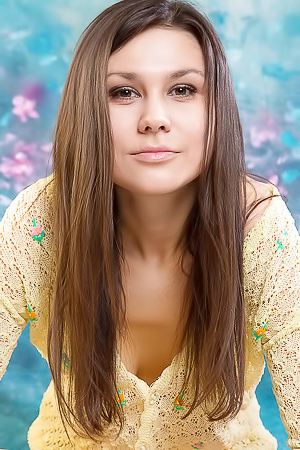 Haleen Sweet Natural Brunette Loves To Play Games