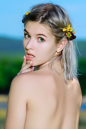 Libby Natural Exhibitionist