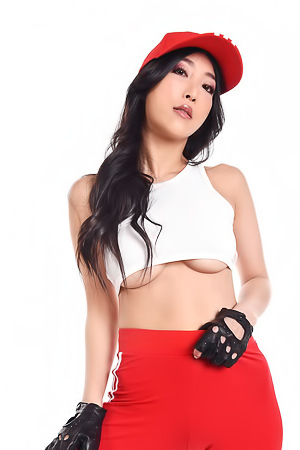 Emiri Momota Sexy Chick Get Naked