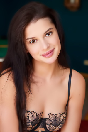 Asandra Dewy Invites You To Admire Every Delightful Detail Of Her Beautiful Body