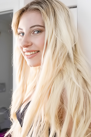 Lilly Bella Pure Nude Blonde Woman Getting Naked