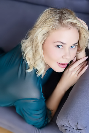 Sarika A Curvaceous Blonde Is Soon Perfectly Naked