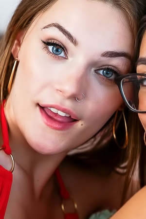 Juniper Ren Surrenders To Lesbian Ecstasy