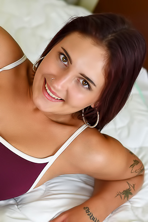 Hungry For The Vibrator Holly Vidis Takes What She Craves
